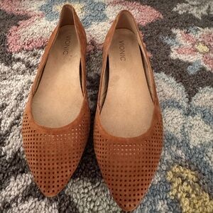 Vionic Women's Brown Perforated Pointed-Toe Flats